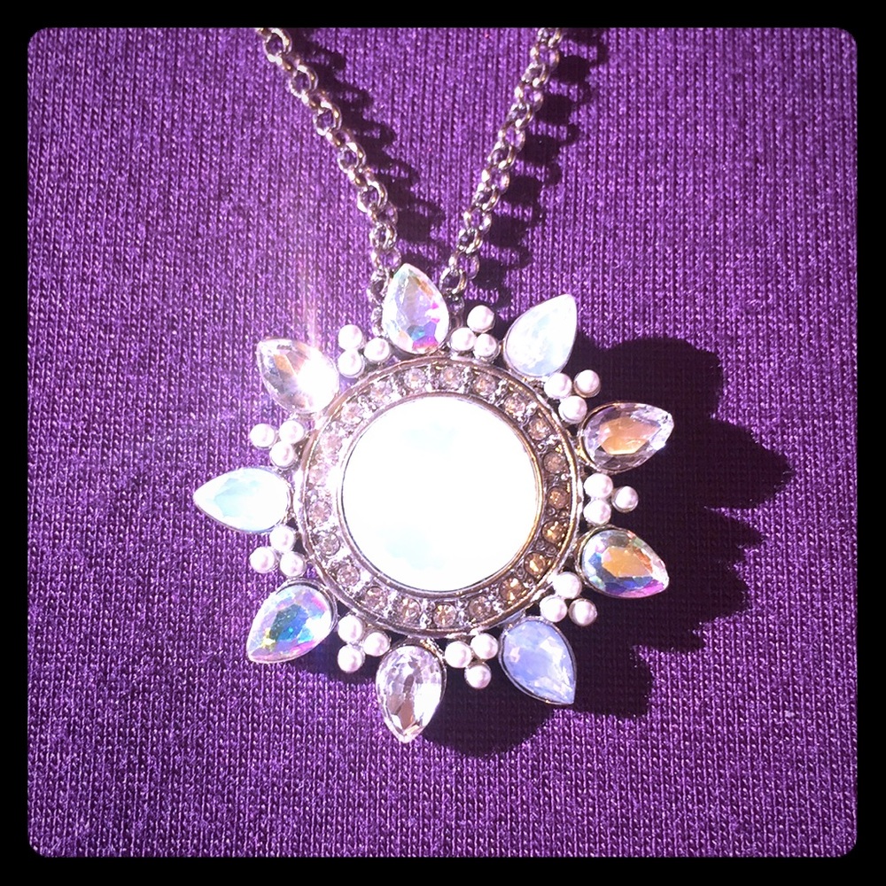 Gorgeous Stella & Ruby NWT medallion necklace